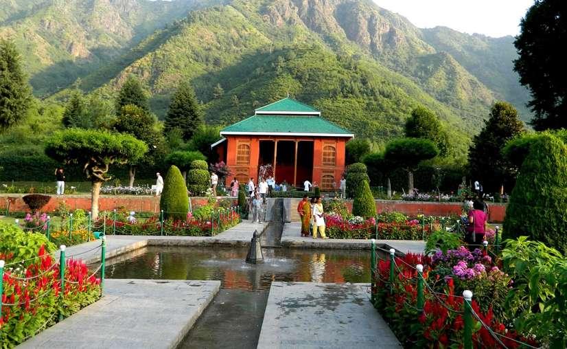 Mughal gardens in kashmir in august