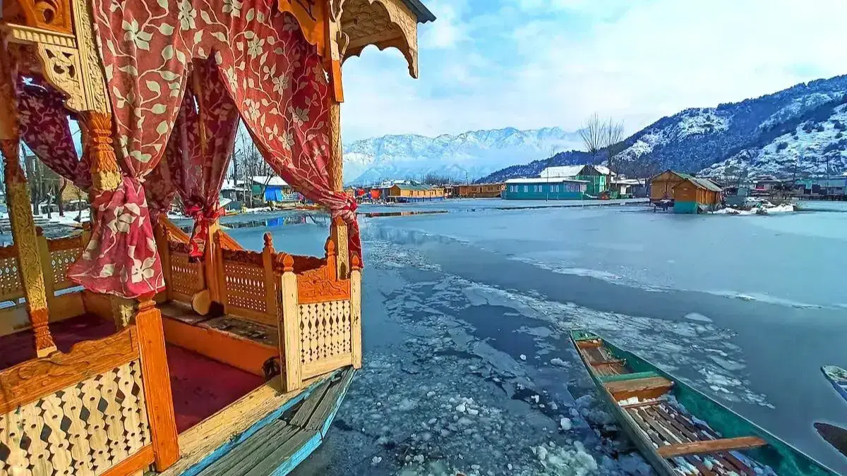 House boat on dal lake