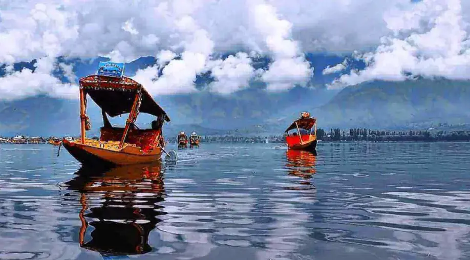 Shikara on dal lake kashmir on our honeymoon tour to Srinagar