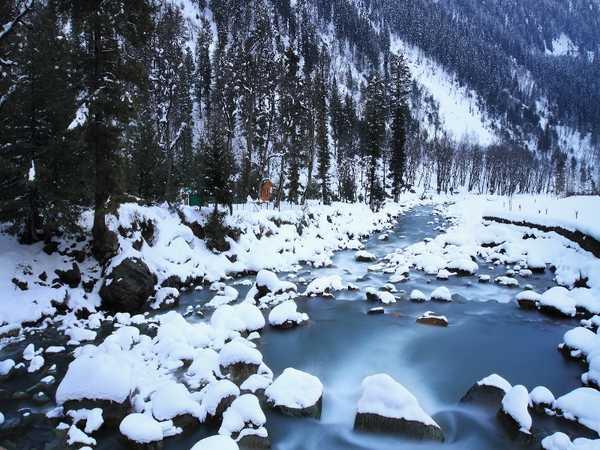 Best Kashmir Tour Packages for Winter 2025: Cheapest Deals 