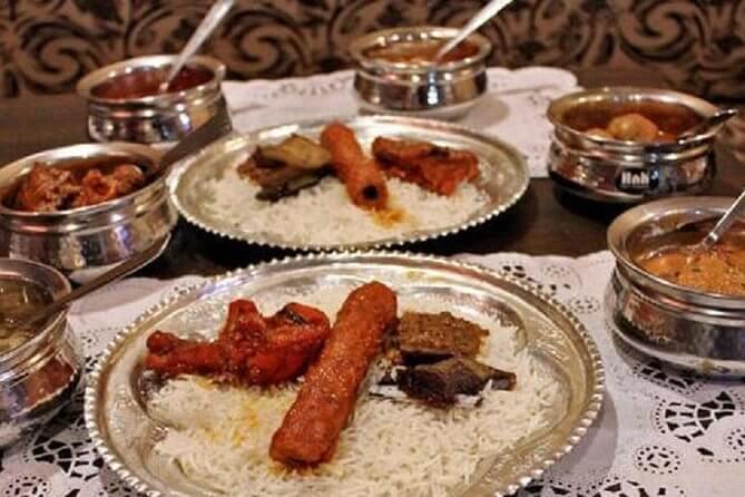 Discover the charm of Kashmiri cuisine on your winter honeymoon. From Wazwan feasts to Kahwa moments, savor romantic dining experiences in Kashmir.