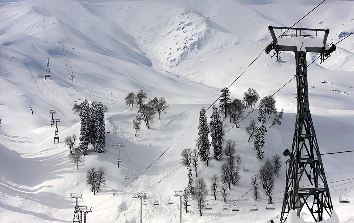 Gulmarg Gondola ride gulmarg, with kashmir tour packages and best places to visit in Kashmitr